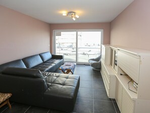 Apartment | Living area - Sleek Stay by the Sea (Middelkerke)