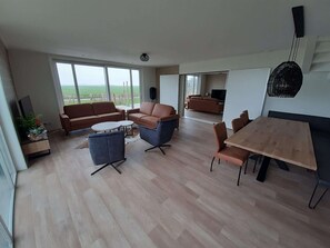 House | Living room - Frisian Country Villa With E-bikes (Leons)