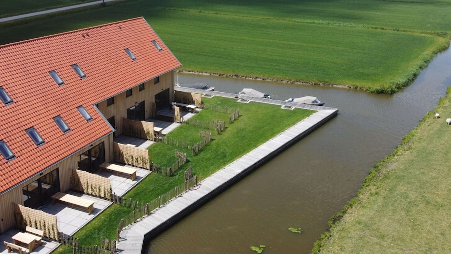 Villa in Leons With Sloop Rentals