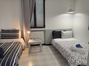 3 bedrooms, desk, WiFi, bed sheets