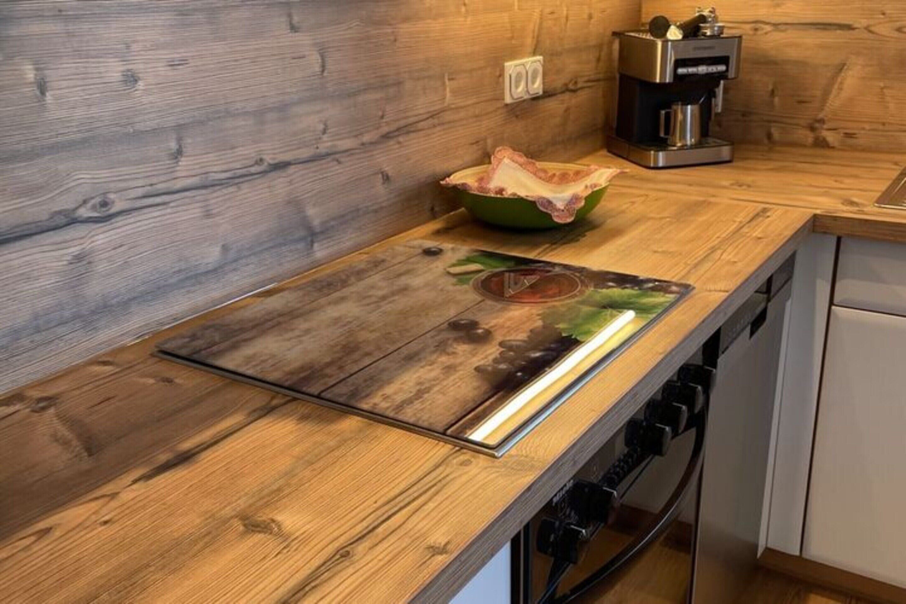 Apartment | Private kitchen | Oven, electric kettle, toaster