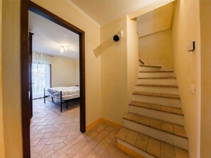 2 Schlafzimmer, individuell eingerichtet, Bügeleisen/Bügelbrett