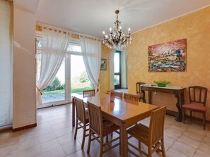 Villa | Dining - Villa Near Lake Garda With Bubble Bath (Torri del Benaco)