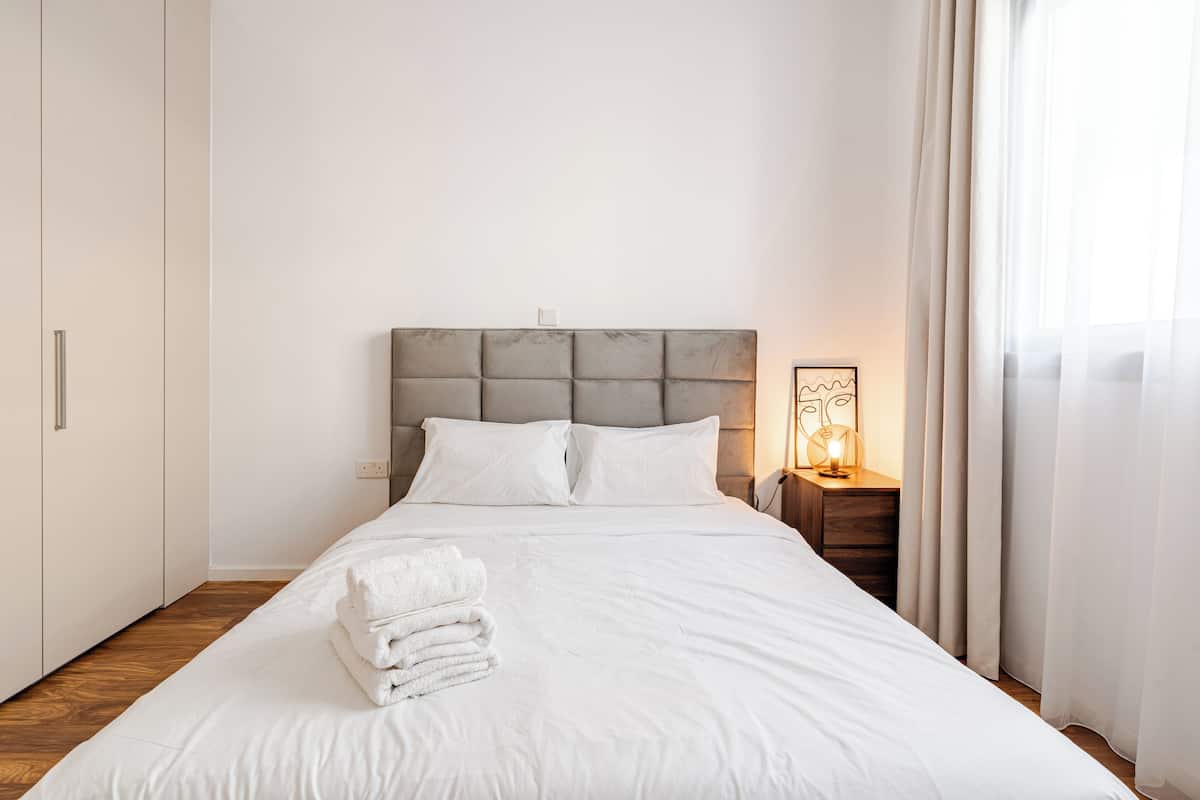 Deluxe Apartment | 3 bedrooms, desk, laptop workspace, blackout curtains
