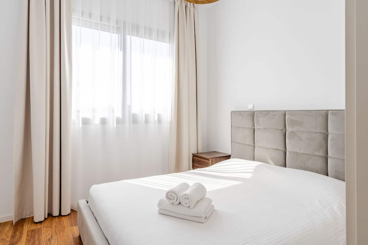 Comfort Apartment | 3 bedrooms, desk, laptop workspace, blackout curtains
