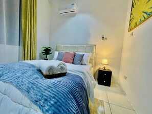 2 habitaciones, tabla de planchar con plancha, wifi y ropa de cama