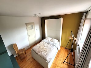 House | 3 bedrooms, bed sheets - Holiday Home in Zuienkerke With a Terrace (Blankenberge)