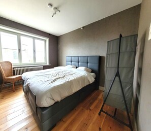 House | 3 bedrooms, bed sheets - Holiday Home in Zuienkerke With a Terrace (Blankenberge)