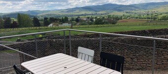 Élégant Appartement Contemporain Dans une Authentique Maison de Vigneron