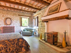 House | 4 bedrooms, individually furnished - Spacious Holiday Home With Swimming Pool (Amandola)