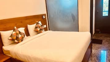 Superior Room, City View | Minibar, in-room safe, iron/ironing board, free WiFi