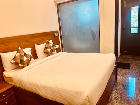 Superior Room, City View | Minibar, in-room safe, iron/ironing board, free WiFi