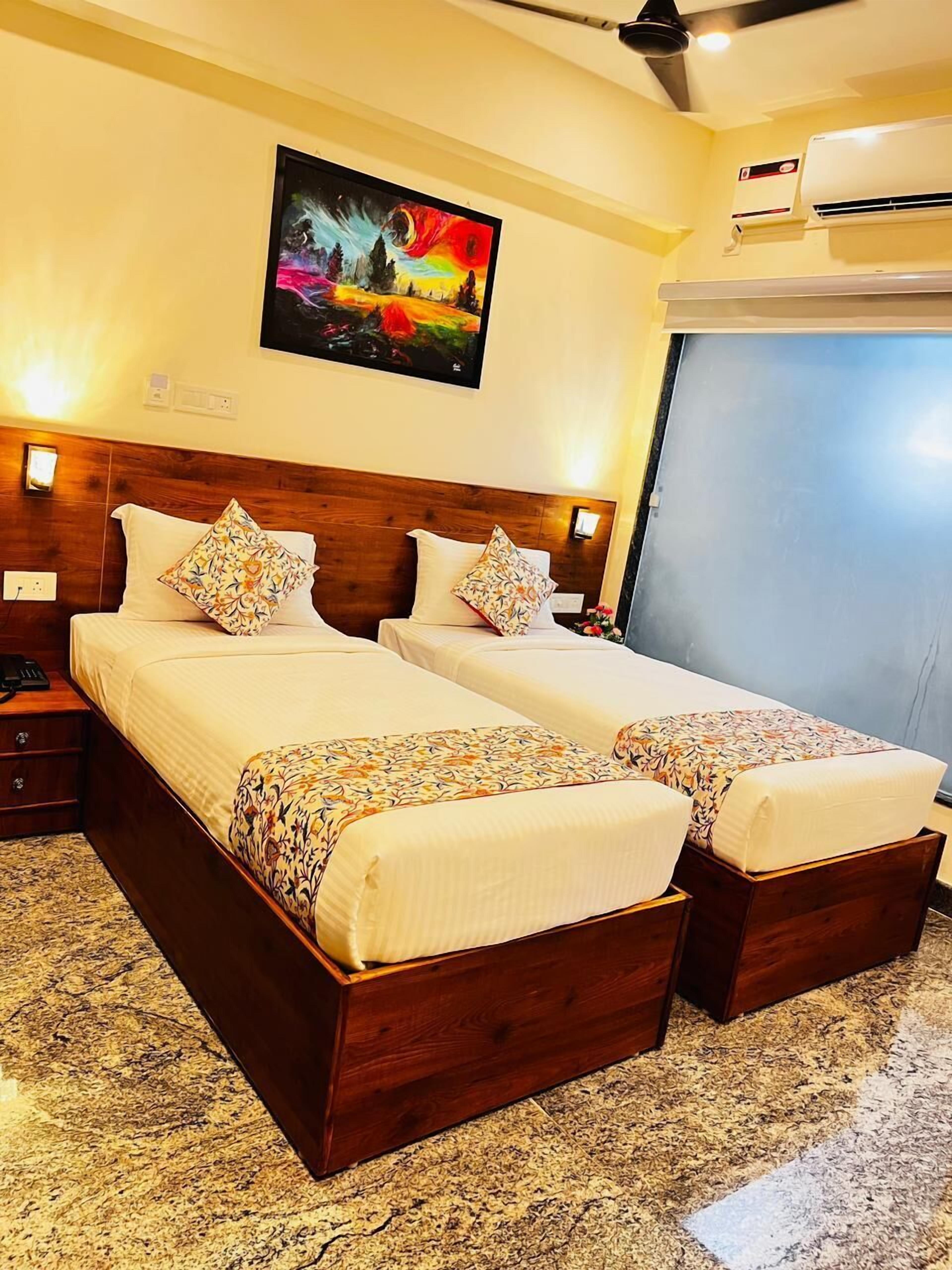 ميني بار وخزنة داخل الغرفة ومكواة/لوح كي وواي فاي مجانًا