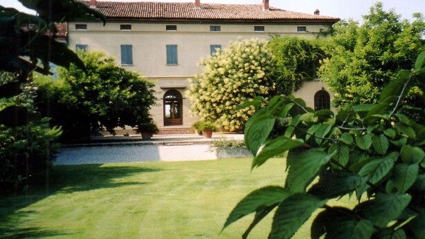 House | Exterior - Apartment Near Cremona in Historic Convent (Stagno Lombardo)