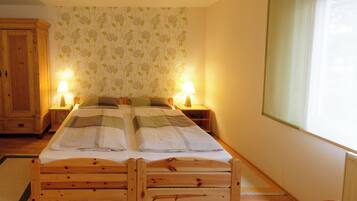 1 makuuhuone, silitysrauta/-lauta, internet, vuodevaatteet