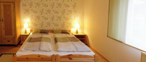 1 bedroom, iron/ironing board, internet, bed sheets