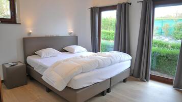 Nhà | 4 phòng ngủ, trang bị nội thất với thiết kế riêng biệt, bộ trải giường