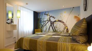 3 bedrooms, iron/ironing board, internet, bed sheets