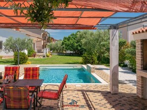 Kolam renang outdoor