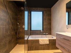 House | Bathroom - Holiday Home in South Holland With Shared Pool (Zevenhuizen)