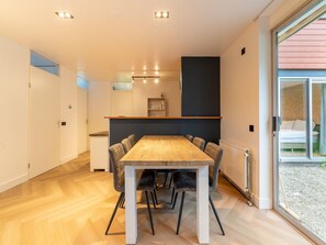 House | Dining - Holiday Home in South Holland With Shared Pool (Zevenhuizen)