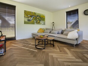 Villa | Living area - Villa in Friesland With Garden and Terrace (Sint Nicolaasga)