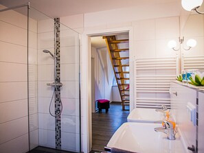 Apartment | Bathroom - Nice Apartment in Glowe (Glowe)