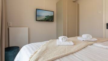 House | 2 bedrooms, bed sheets