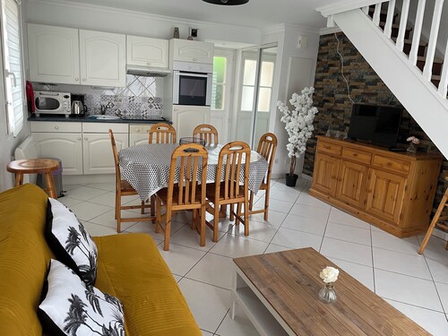 Small house with a small garden 300 m from the beach  