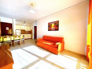 Apartment | Private kitchen - Apartment in Caorle Near Beach and Pool (Caorle)