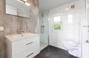 Chalet | Bathroom - Chalet in Gelderland With Spacious Garden (Lathum)