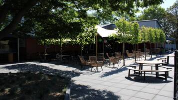 Chalet | Restaurante al aire libre