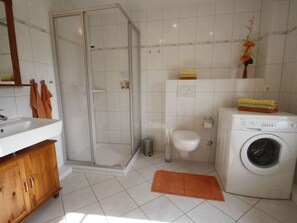 Apartment | Bathroom