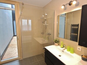 Apartment | Bathroom - Apartment in Neukirchen Near Ski Lift (Neukirchen am Grossvenediger)