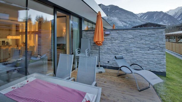 House | Balcony - Alpine Apartment Near Ski Lift for 8 (Neukirchen am Grossvenediger)