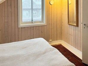 House | 4 bilik tidur, dilengkapkan perabot secara berasingan