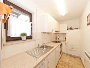 House | Private kitchen | Electric kettle - Alpine Escape & Playtime (Nesselwang)