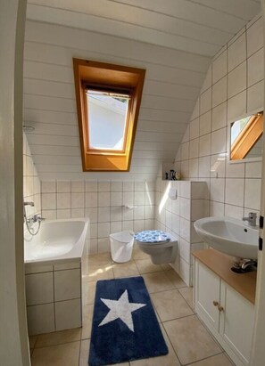 Apartment | Bathroom