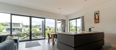 House | Private kitchen | Electric kettle, highchair