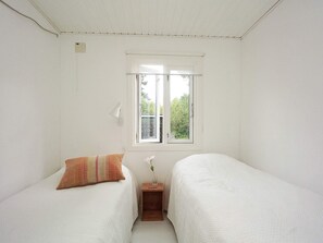 Room - 4 Person Holiday Home in Hojby (Hojby)