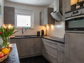 House | Private kitchen - Ruhig Gelegenes Haus in Bruchhausen mit Terrasse (Olsberg)