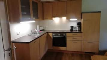 House | Private kitchen | Oven, electric kettle, toaster