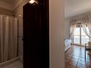 Apartment | 2 bedrooms, iron/ironing board, bed sheets