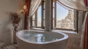VR203 Stone Arched Honeymoon Suite | 계곡 전망