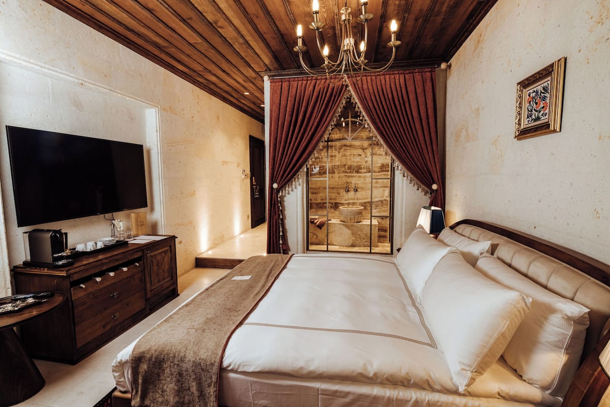 VR201 Stone Luxury | 1 bedroom, premium bedding, memory-foam beds, minibar