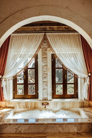 VR204 Stone Arched Private Suite | Living area - Via Regia Hotel Cappadocia (Uchisar)