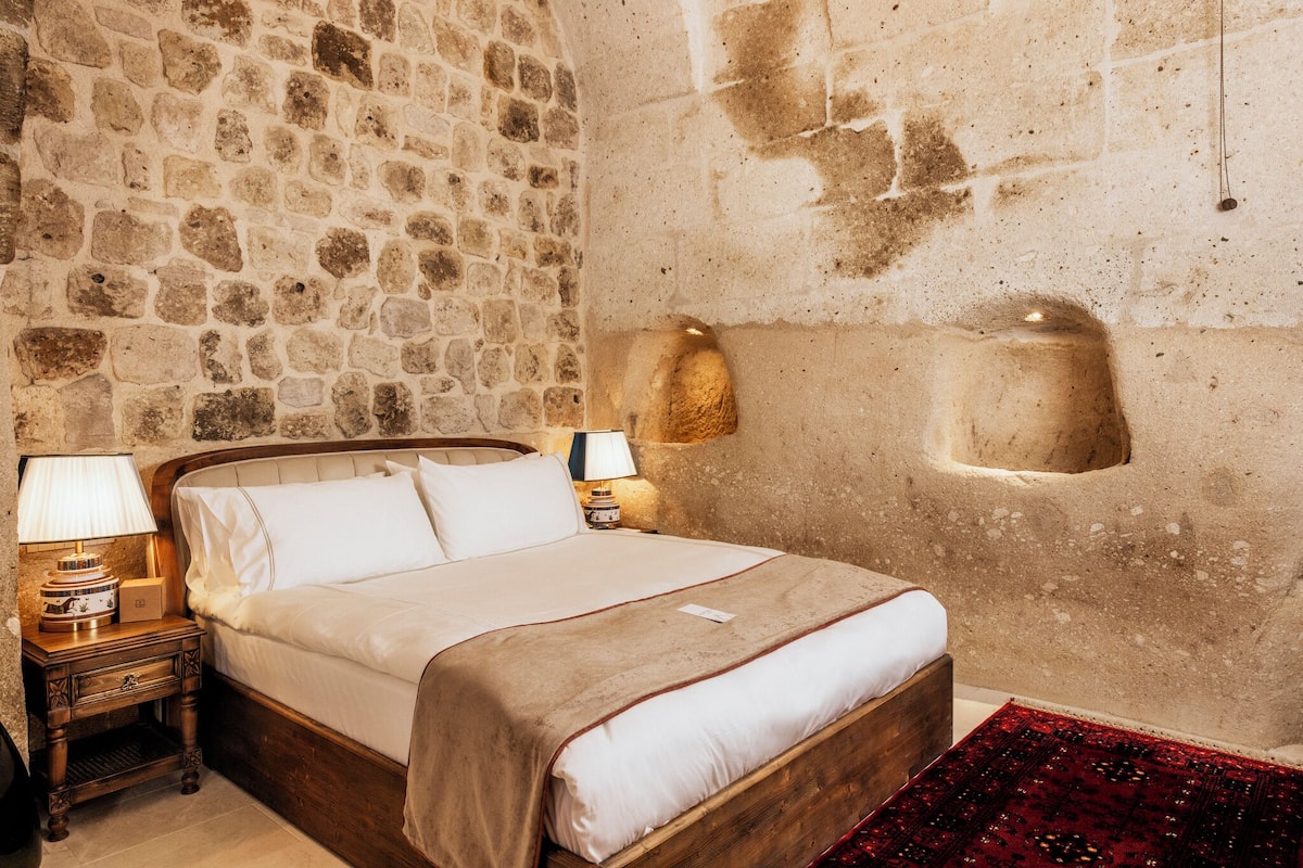 VR101 Heritage Junior Suite | 1 bedroom, premium bedding, memory-foam beds, minibar