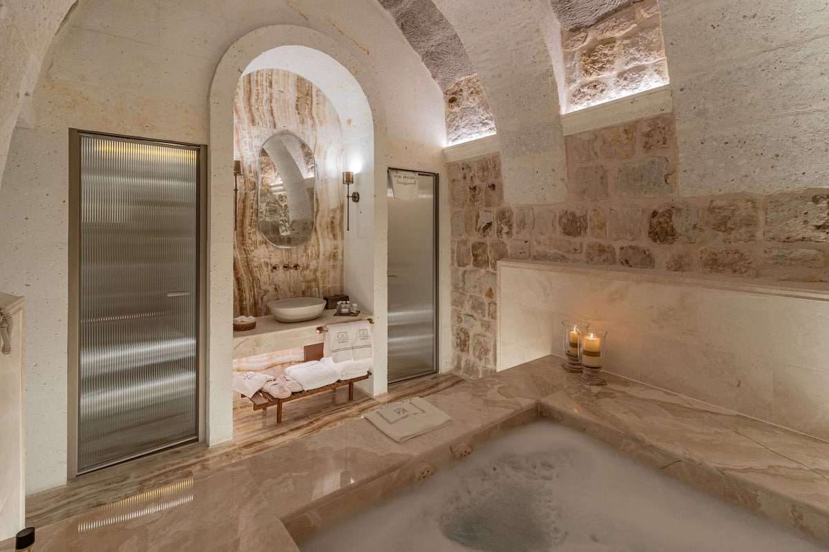 VR103 Heritage Luxury | Bathroom
