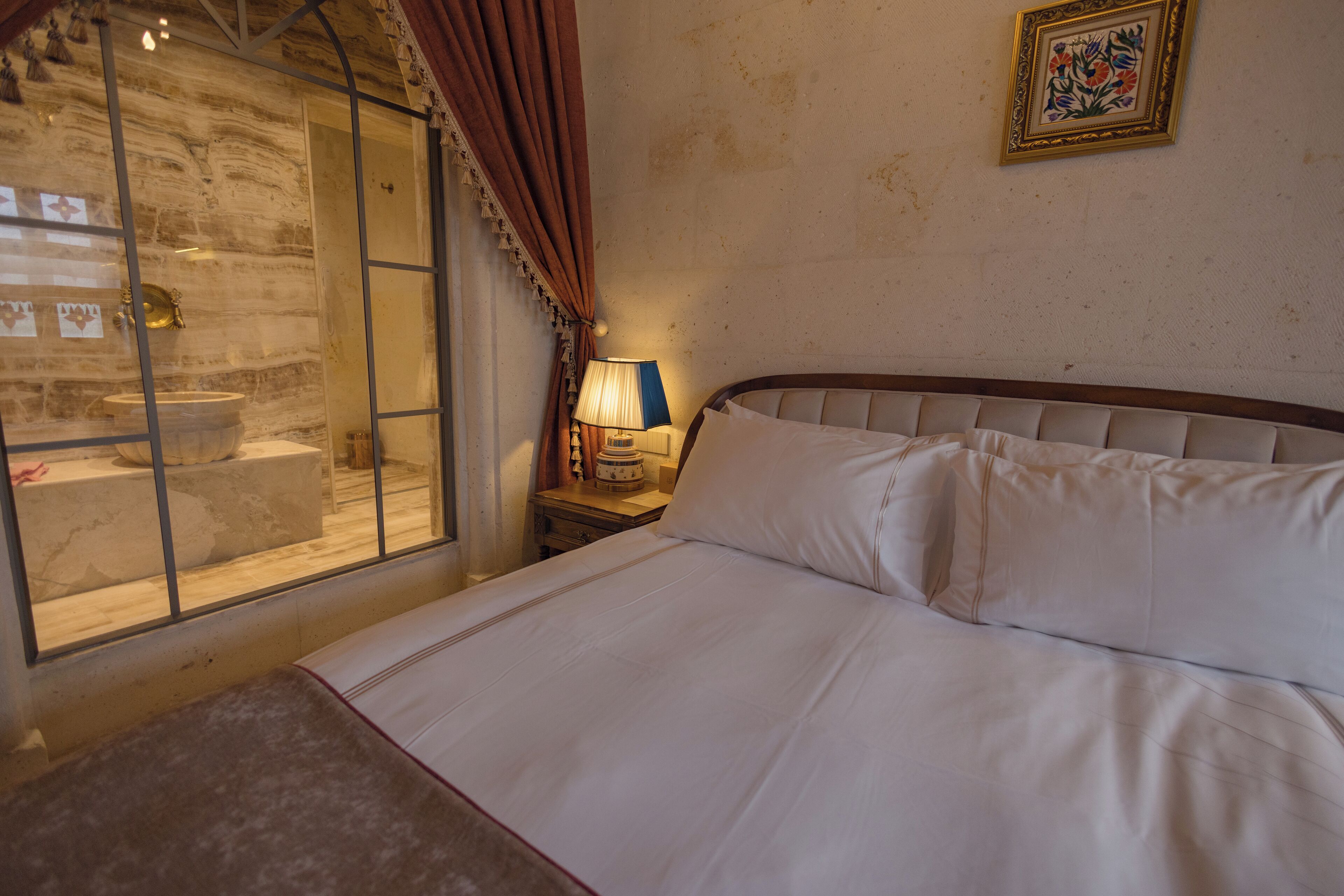 VR201 Stone Luxury | Sengetøy av topp kvalitet, memory foam-senger, minibar og safe på rommet