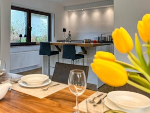 House | Dining - Modernes Split-level Haus Nahe am Hennesee (Meschede)